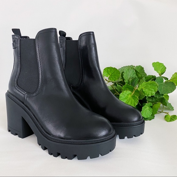 Urban Outfitters Shoes - Urban Outfitters UO Chloe Chelsea Timeless Boot Black Heeled Chunky 90s Y2K New